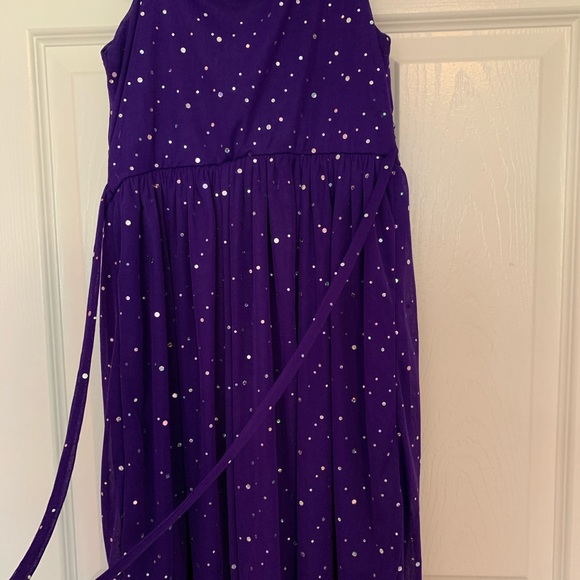 🛍 Purple sequin dress and purple flower with gem - Picture 6 of 7